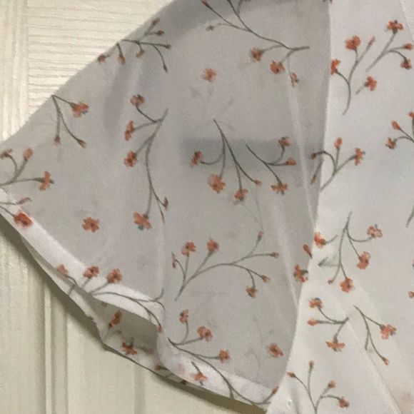 NWT $128 BCBGeneration | Flutter Sleeve | Floral Cutout Dress in Antique White - Picture 7 of 12